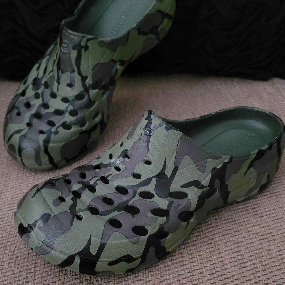 EASY SPIRIT TRAVELCLOG SLIP ON CAMOUFLAGE MULES